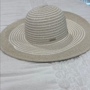Elegant Beige and White Women's Sun Hat
